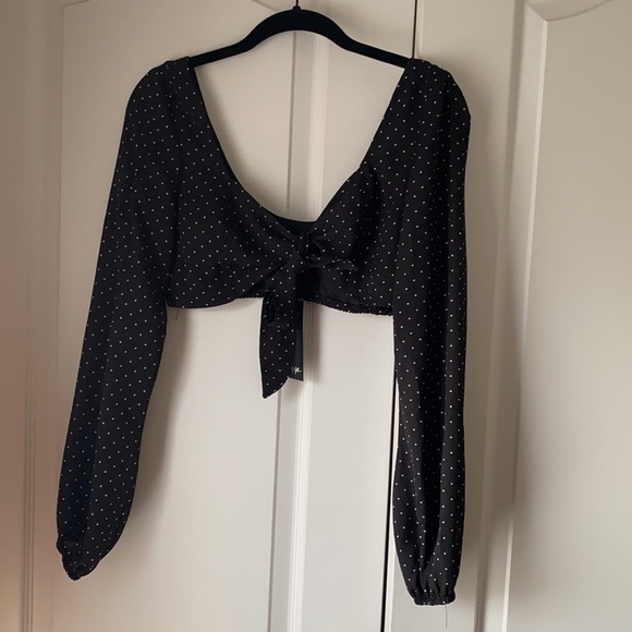 Nasty Gal Poka Dot Front Tie Crop Top - Picture 7 of 9